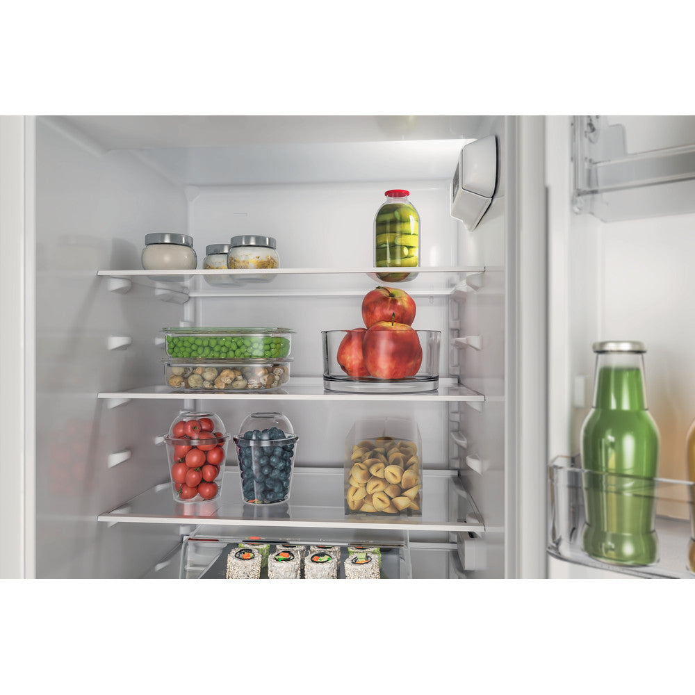 Whirlpool 6th Sense Integrated Fridge Freezer | WHC18D041A1