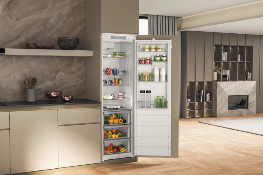 Whirlpool 6th Sense Integrated Larder Fridge | WHSD18A033C1