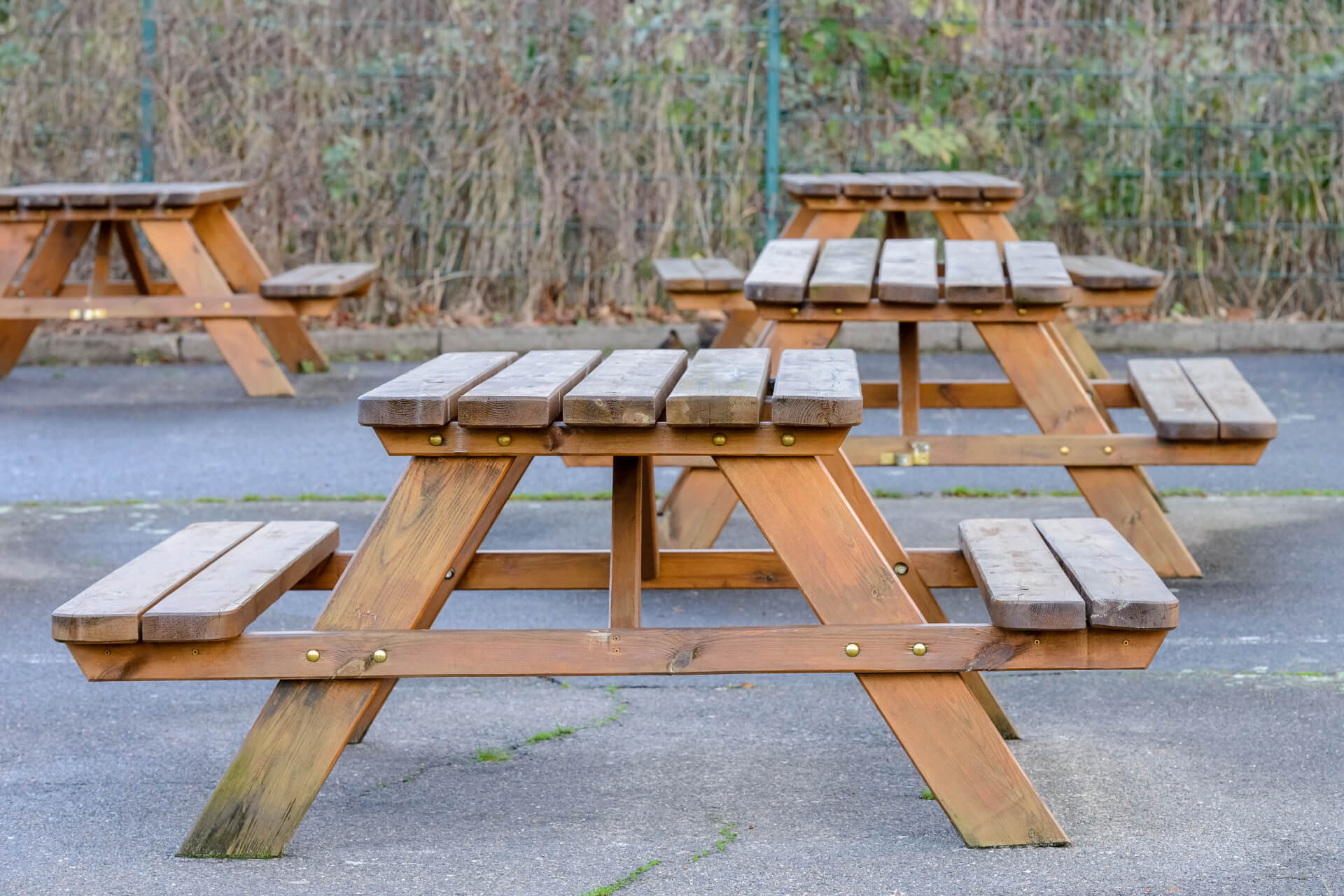 Benches, Chairs & Picnic Tables