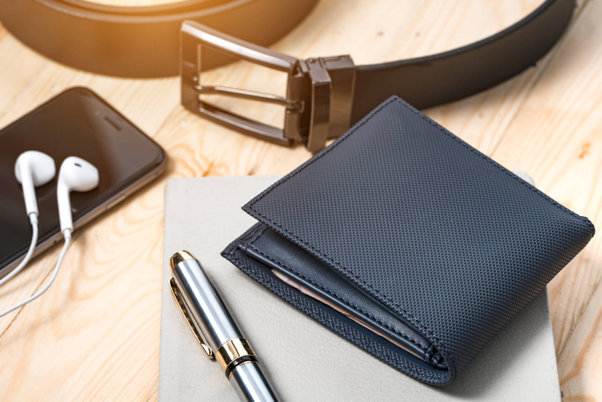 Handbags & Wallets
