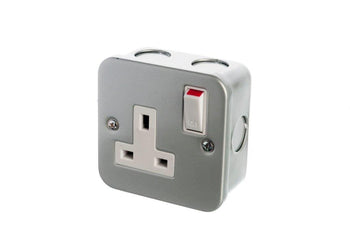 Powermaster 1 Gang 13 Amp Switched Metalclad Socket | 1385-38