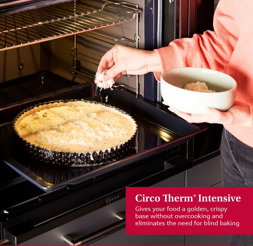 Person baking a pie in an oven with Circo Therm Intensive branding.