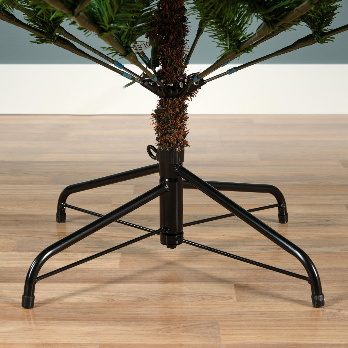 Allison Pine Pre-lit 8ft Tree | 691834