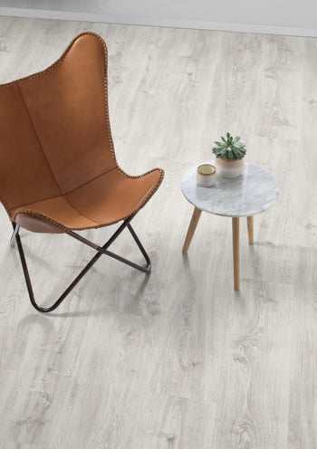 Waltham Large Oak White Laminate Flooring AC4 | EPL123