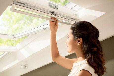 Velux Centre Pivot, Manual, White, 70Pane, 94x160cm | GGLPK102070