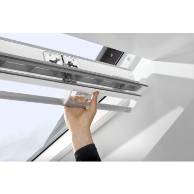 Velux Centre Pivot, Manual, White, 66Pane, 114x70cm | GGLSK012066