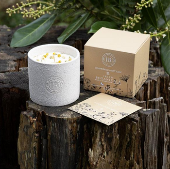 Irish Botanicals Wildflowers Chamomile & Bay Leaf Candle | IBW-CBL-CER