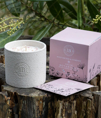 Irish Botanicals Wildflowers Wild Orchid & Comfrey Candle | IBW-WOC-CER