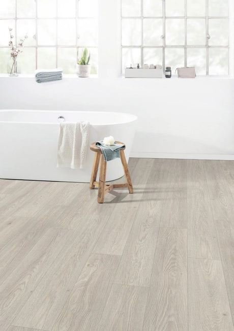 Cesena Aqua Oak White Laminate Flooring AC4 | EPL143
